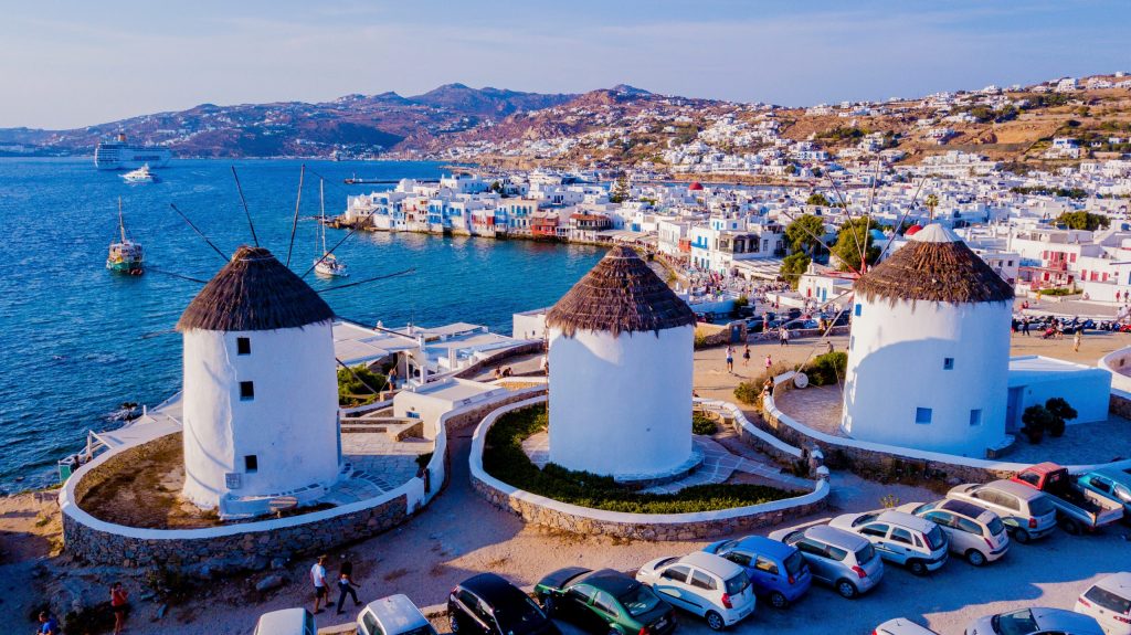 Tourism: arrivals to Mykonos and Santorini reduced by up to 20%